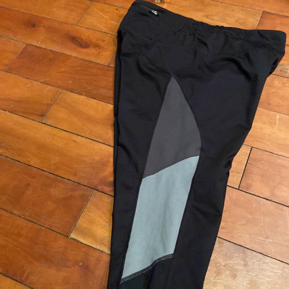 Nike. Size Small. - Picture 4 of 5